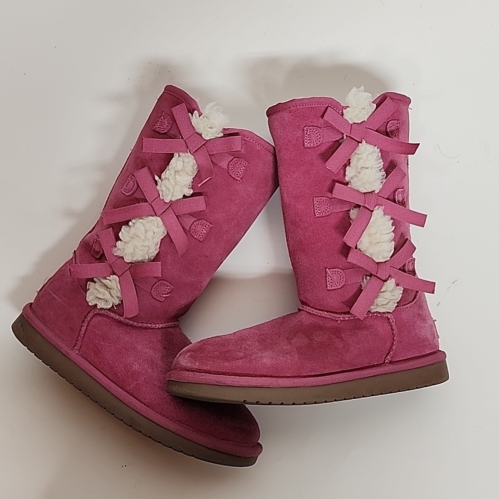 Koolaburra by UGG Sz 36EU girls 4 Womens 6 pink suede sheepskin lining bows.